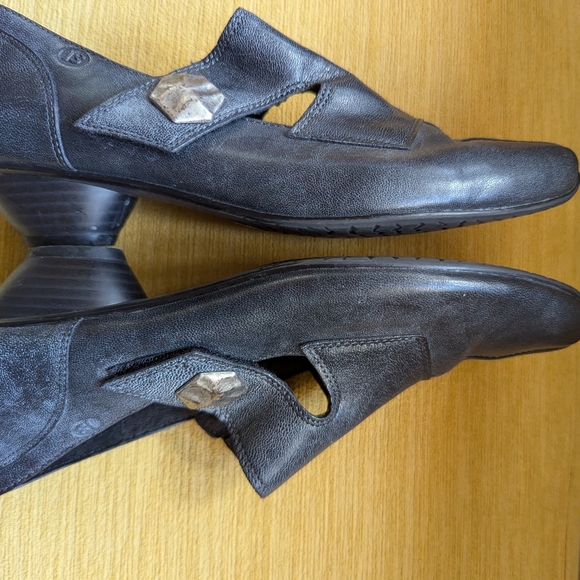 Josef Seibel - Tina Distressed Blue-Grey Leather Pumps, Size 8.5 - Picture 3 of 5
